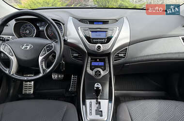 Седан Hyundai Elantra 2013 в 