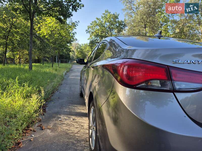 Седан Hyundai Elantra 2014 в Киеве