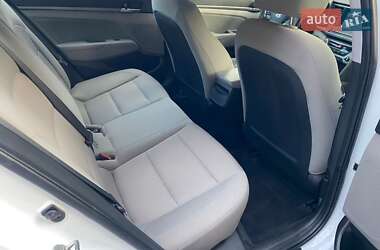 Седан Hyundai Elantra 2016 в 