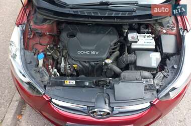 Седан Hyundai Elantra 2012 в Вышгороде