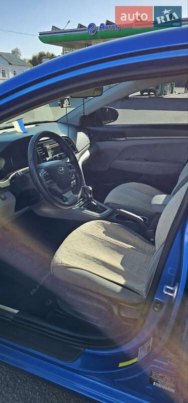 Седан Hyundai Elantra 2016 в Лубнах