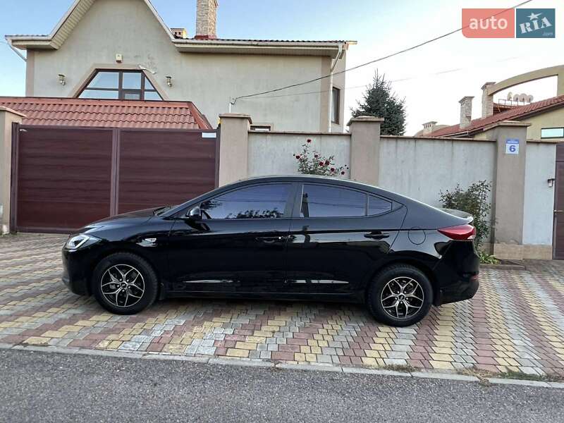 Седан Hyundai Elantra 2016 в Одессе