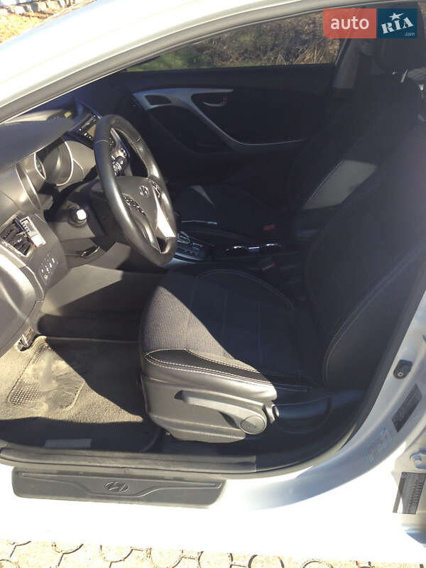 Седан Hyundai Elantra 2013 в Киеве