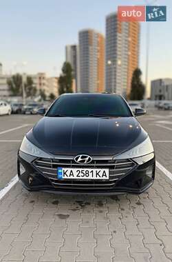 Седан Hyundai Elantra 2019 в 