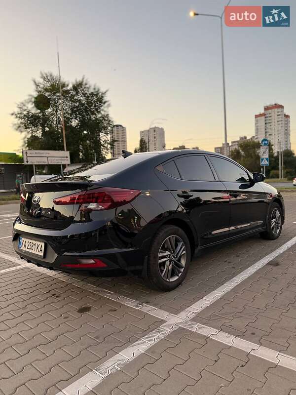 Hyundai Elantra 2019