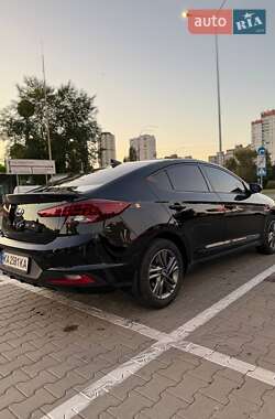 Седан Hyundai Elantra 2019 в 