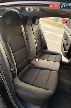 Седан Hyundai Elantra 2019 в 