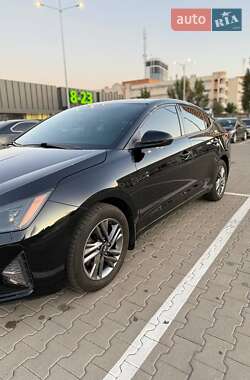 Седан Hyundai Elantra 2019 в 