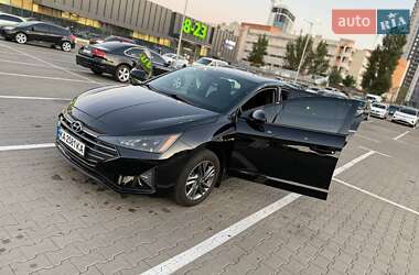Седан Hyundai Elantra 2019 в 
