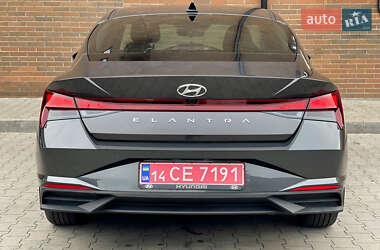 Седан Hyundai Elantra 2021 в 