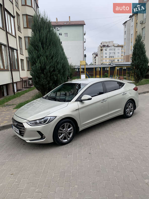 Седан Hyundai Elantra 2018 в Винниках