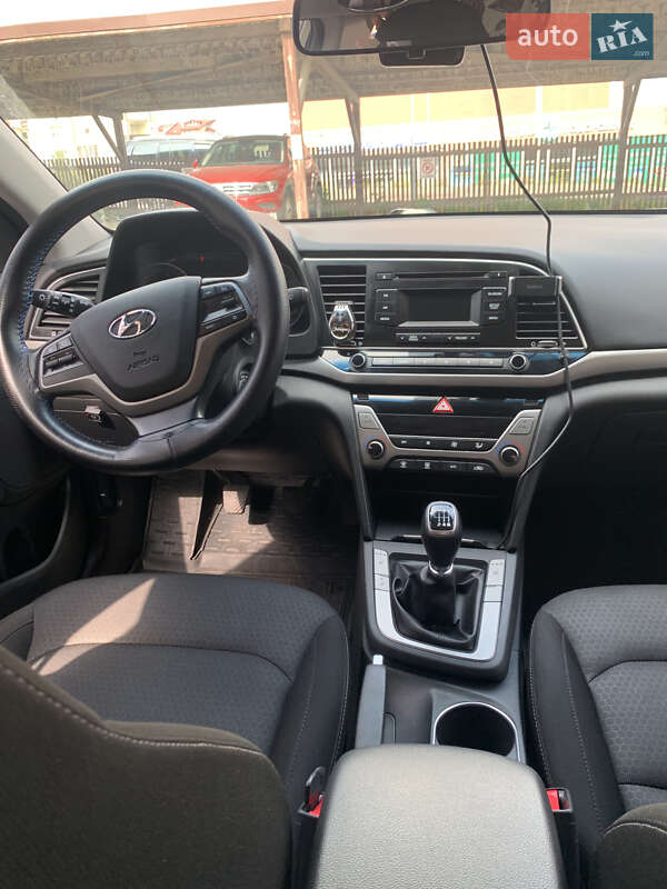 Седан Hyundai Elantra 2018 в Винниках