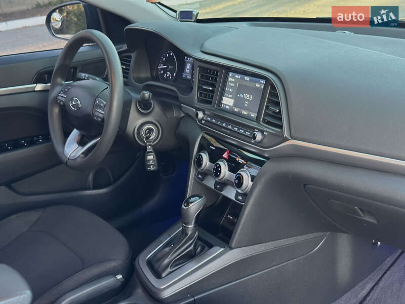 Седан Hyundai Elantra 2019 в Кропивницком