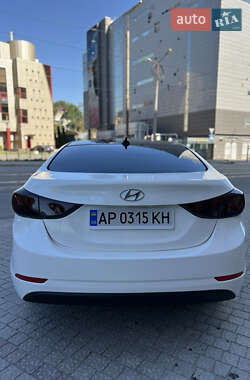 Седан Hyundai Elantra 2015 в 