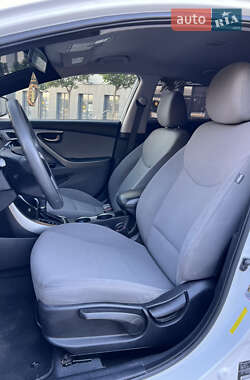 Седан Hyundai Elantra 2015 в 