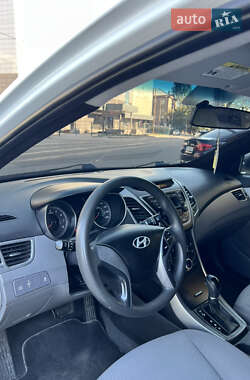 Седан Hyundai Elantra 2015 в 