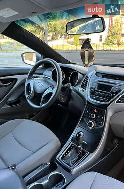 Седан Hyundai Elantra 2015 в 