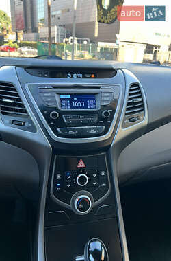 Седан Hyundai Elantra 2015 в 