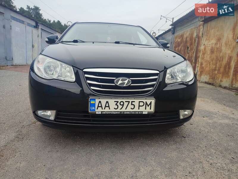 Седан Hyundai Elantra 2010 в Киеве
