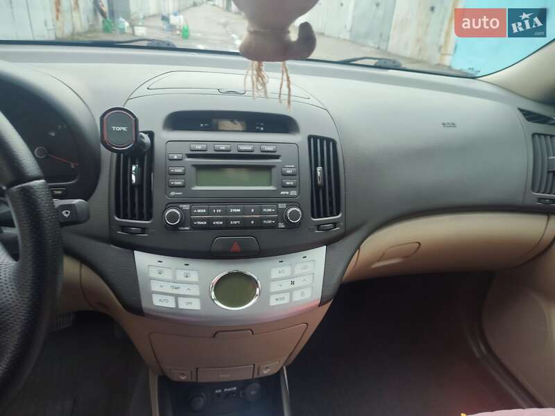 Седан Hyundai Elantra 2010 в Киеве