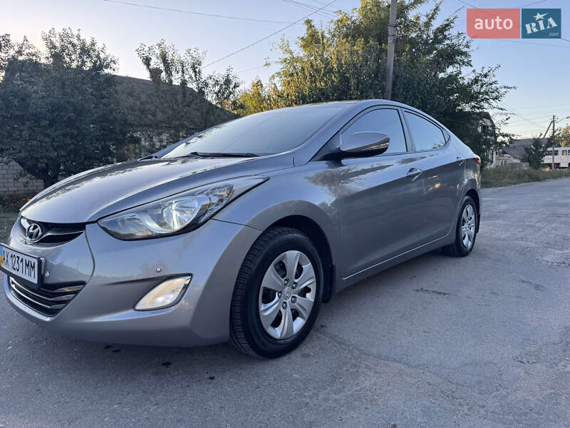 Hyundai Elantra 2012