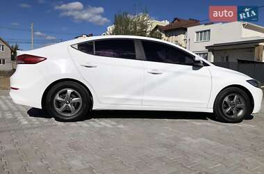 Седан Hyundai Elantra 2017 в Петропавловской Борщаговке