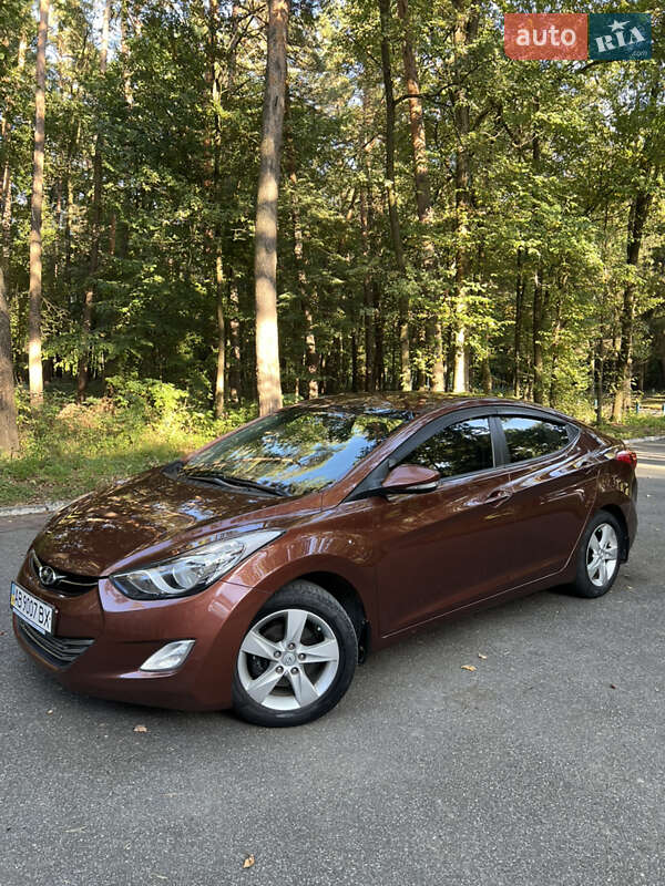 Седан Hyundai Elantra 2013 в Виннице