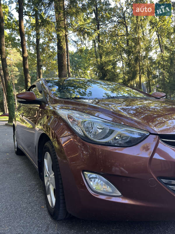 Седан Hyundai Elantra 2013 в Виннице