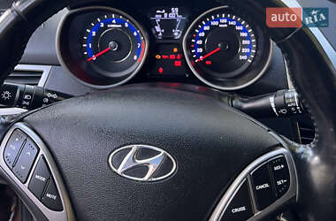 Седан Hyundai Elantra 2013 в Виннице