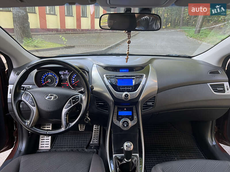Седан Hyundai Elantra 2013 в Виннице
