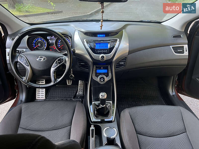 Седан Hyundai Elantra 2013 в Виннице