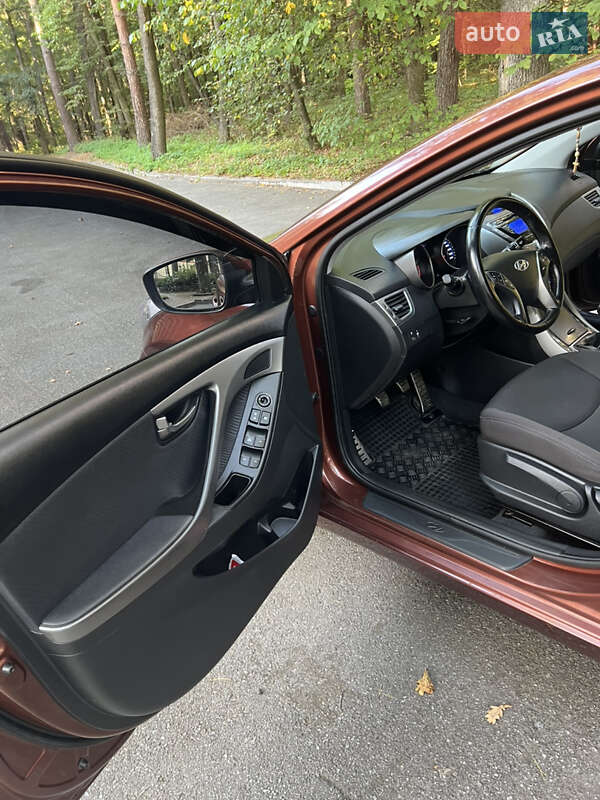 Седан Hyundai Elantra 2013 в Виннице