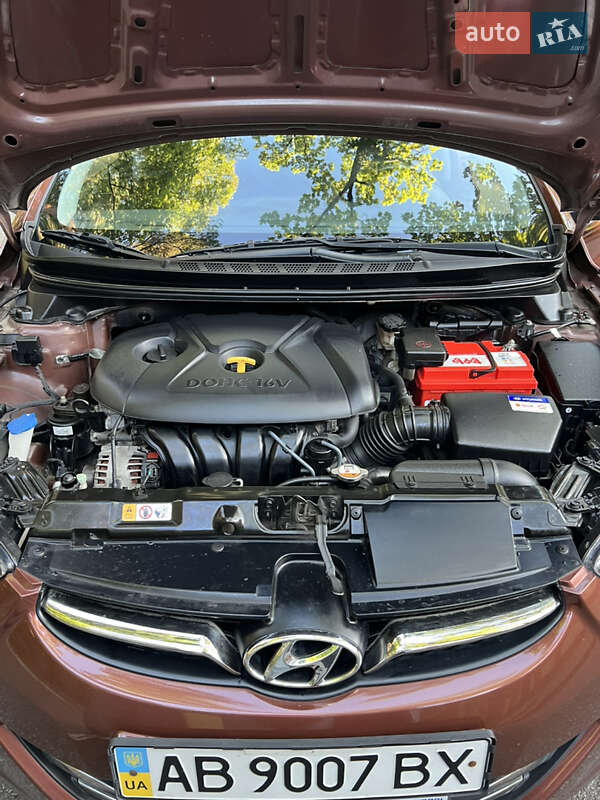 Седан Hyundai Elantra 2013 в Виннице