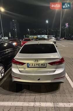 Седан Hyundai Elantra 2017 в 