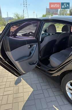 Седан Hyundai Elantra 2014 в 