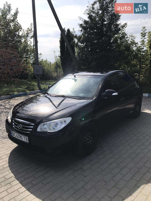Седан Hyundai Elantra 2010 в Львове