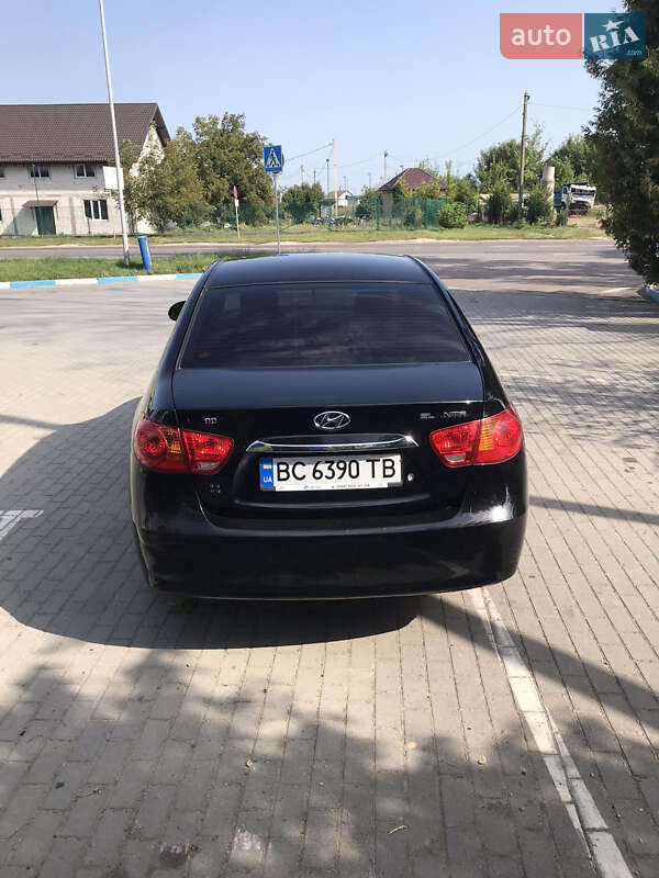 Седан Hyundai Elantra 2010 в Львове