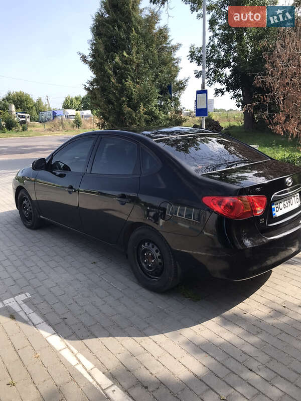 Седан Hyundai Elantra 2010 в Львове