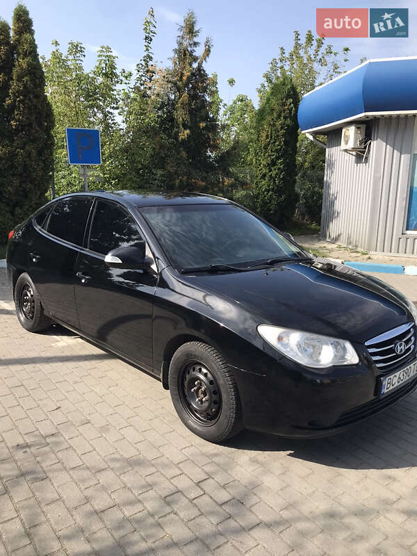 Седан Hyundai Elantra 2010 в Львове