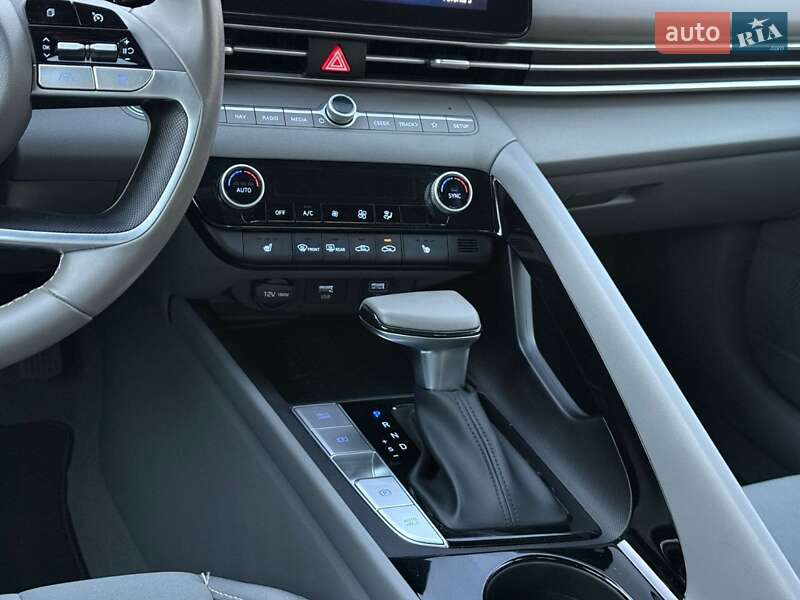 Седан Hyundai Elantra 2023 в Тараще