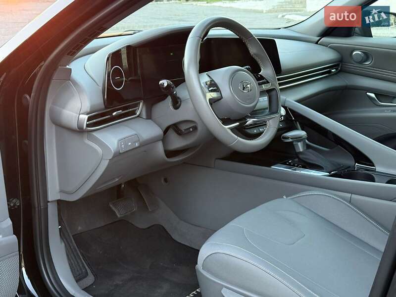 Седан Hyundai Elantra 2023 в Тараще