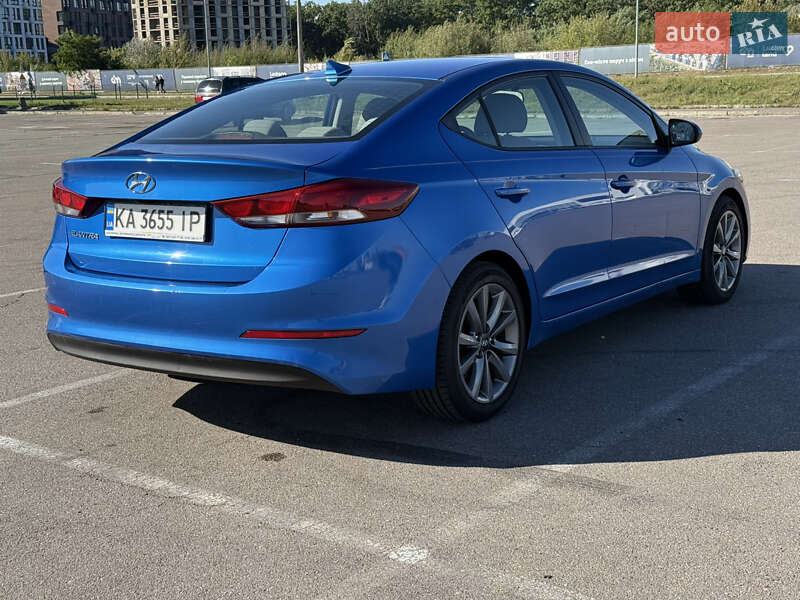 Седан Hyundai Elantra 2016 в Києві