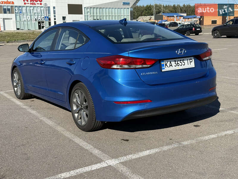 Седан Hyundai Elantra 2016 в Києві