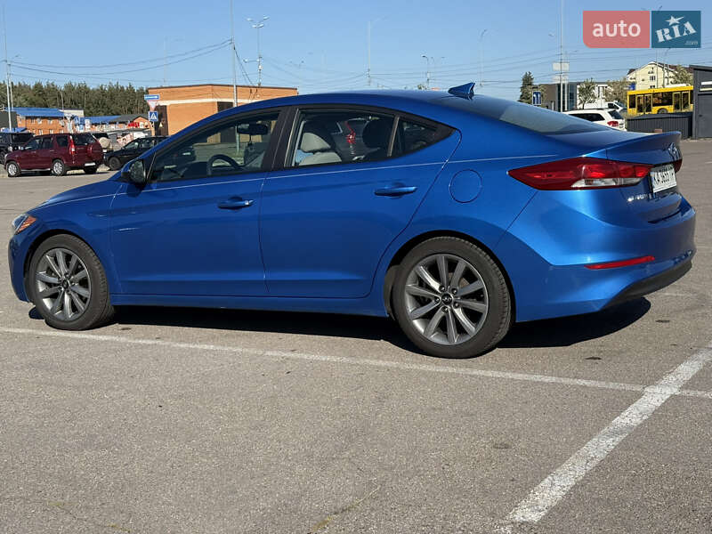 Седан Hyundai Elantra 2016 в Києві