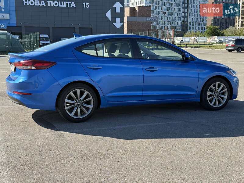 Седан Hyundai Elantra 2016 в Києві