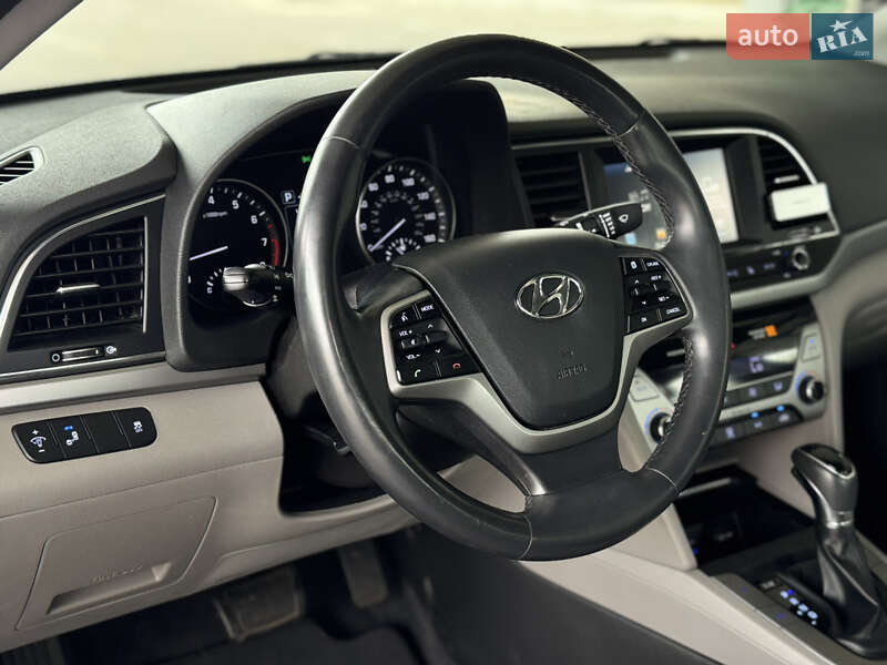 Седан Hyundai Elantra 2016 в Николаеве