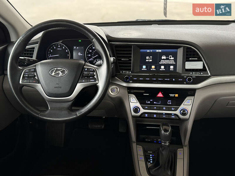 Седан Hyundai Elantra 2016 в Николаеве