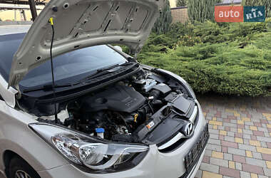 Седан Hyundai Elantra 2012 в 