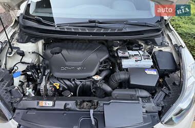 Седан Hyundai Elantra 2012 в 