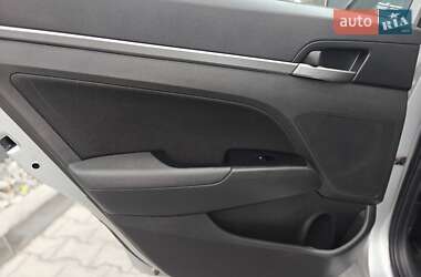 Седан Hyundai Elantra 2016 в 